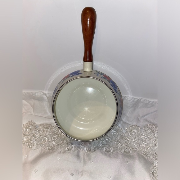 3/55$ Cottage core Vintage 1970s Enamelware Pot with‎ wood handles - Picture 15 of 16